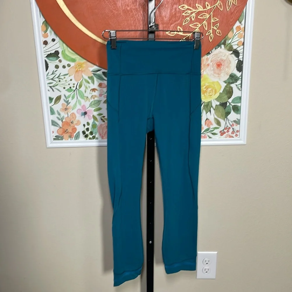 Lululemon In Movement leggings Everlux Bermuda Teal Women's Size 4